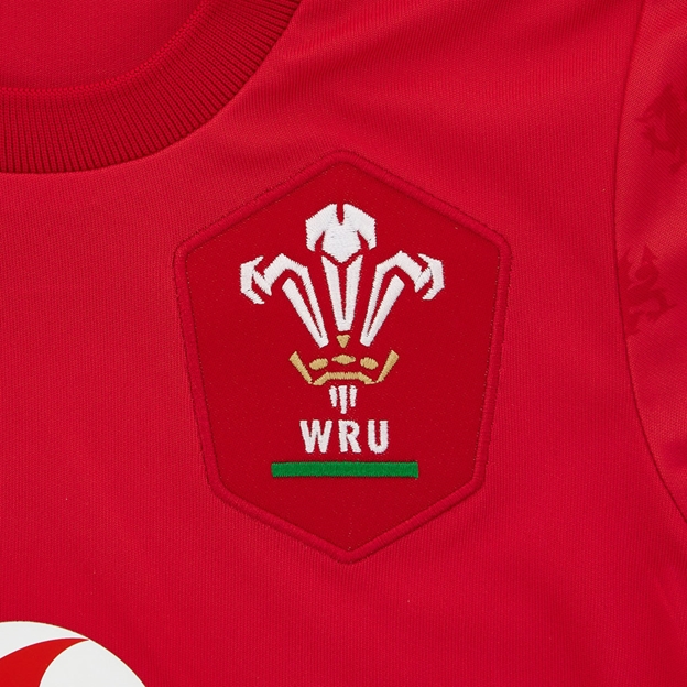 Wales Babies Home Rugby Shirt 26/27 Red - WRU Badge Close-up
