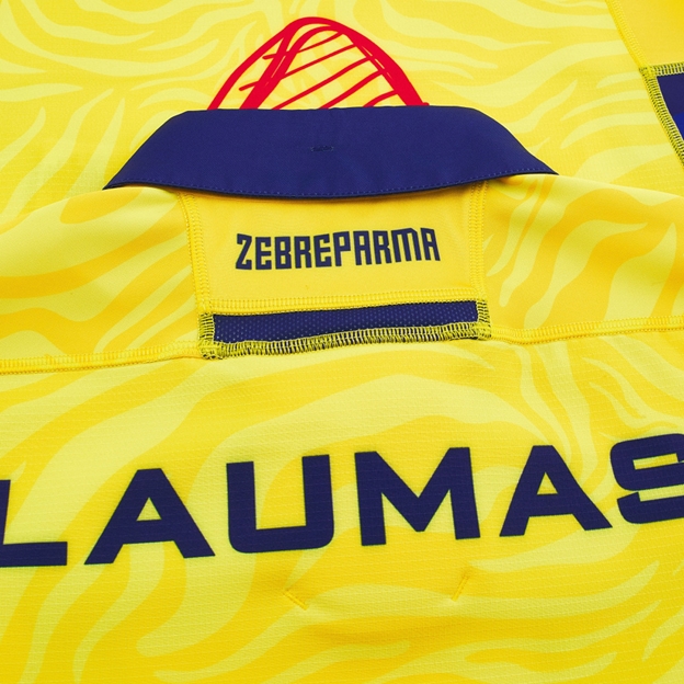 Zebre Mens Bodyfit Away Rugby Shirt 26/27 Yellow - Collar Close-up