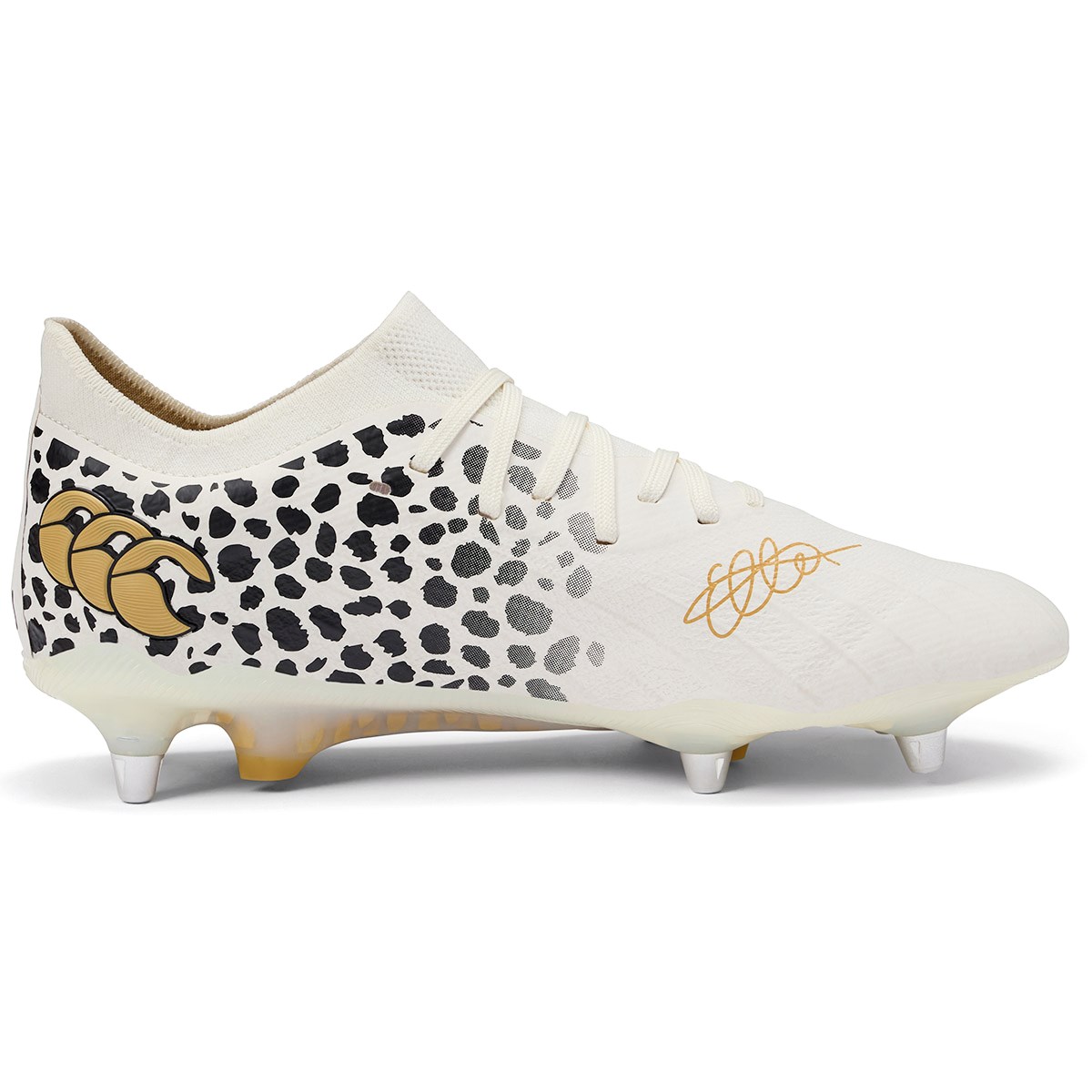 Ellie Kildunne rugby boots outstep
