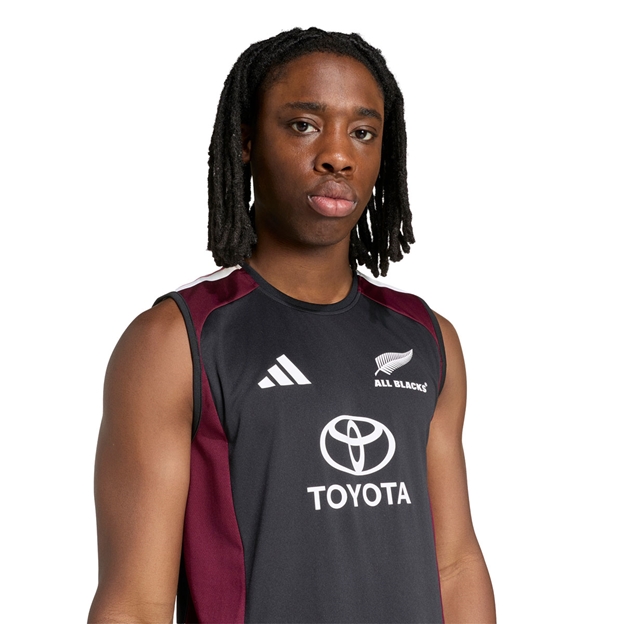 All Blacks Mens Training Vest 26/27 All Black - Model Front Close-up View