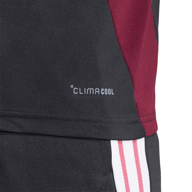 All Blacks Mens Training Vest 26/27 All Black - Model Hem Close-up View