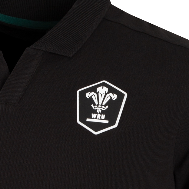 Wales Mens Travel Polo 26/27 Black - Badge Close-up