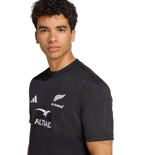 All Blacks Supporters Tee 25/26 Black - Model Close-up