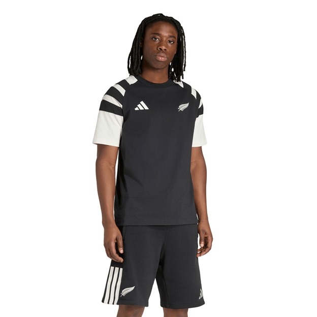 All Blacks Mens Leisurewear T-Shirt 26/27 All Black - Model Front View