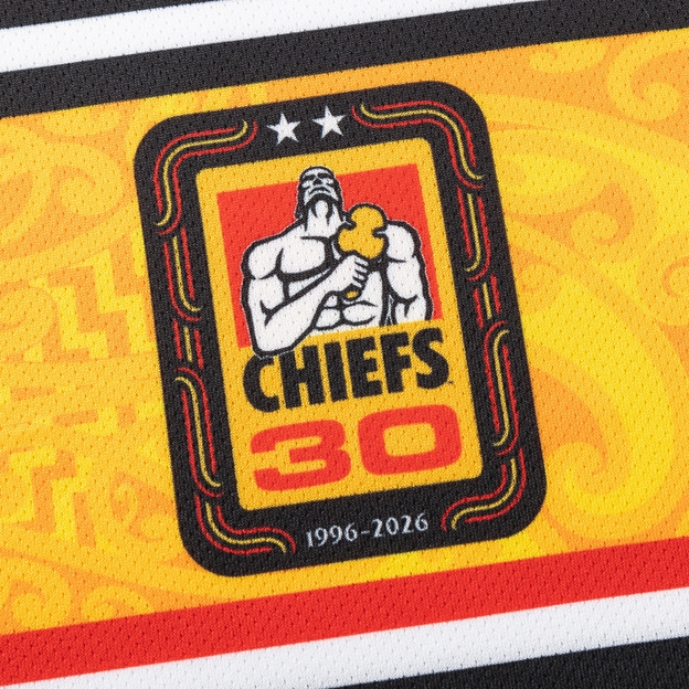 Chiefs Mens Training T-Shirt 2026 Black - Logo Close-up