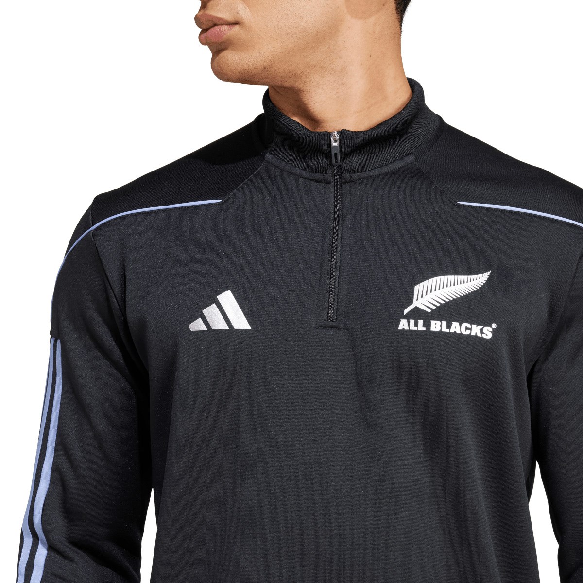 IW0665-all-blacks-mens-fleece-black-2024-model-front1.jpg