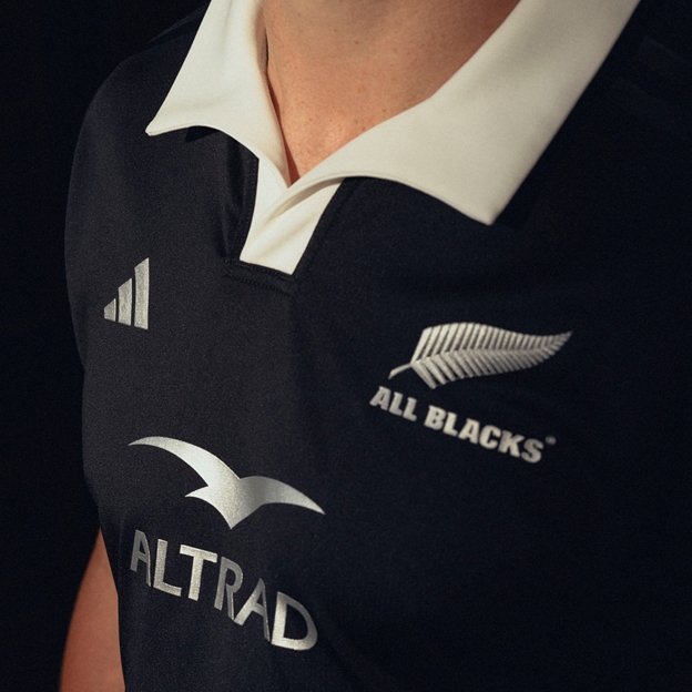 All Blacks Mens Home Performance Rugby Shirt Black 24/25 - Model Close-up