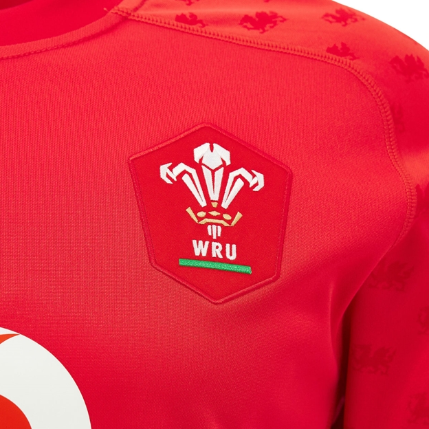 Wales Kids Home Rugby Shirt 26/27 Red - WRU Badge Close-up