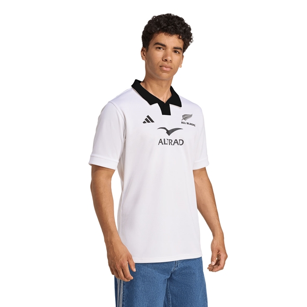 All Blacks Mens Away Rugby Shirt 25/26 White - Model Walking