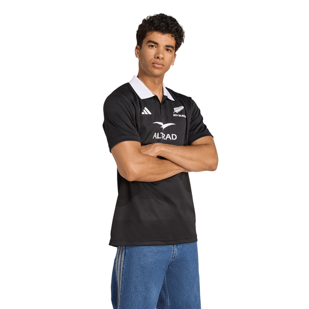 All Blacks Supporters Polo 25/26 Black - Model Walking